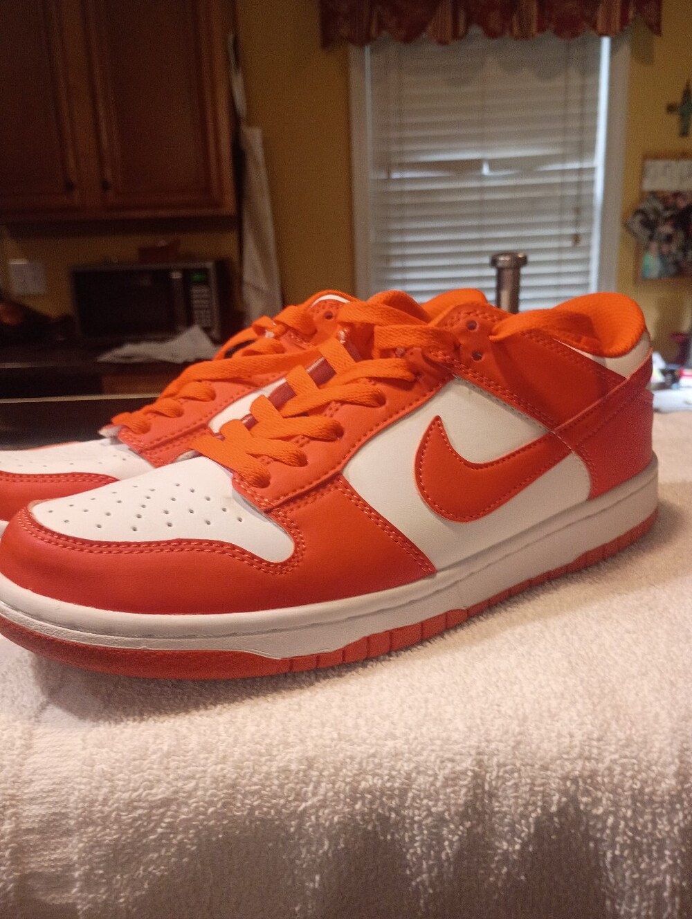 Men's***Like New***NIKE DUNK LOW SP SYRACUSE SNEAKERS***Orange/White. Size 8.5